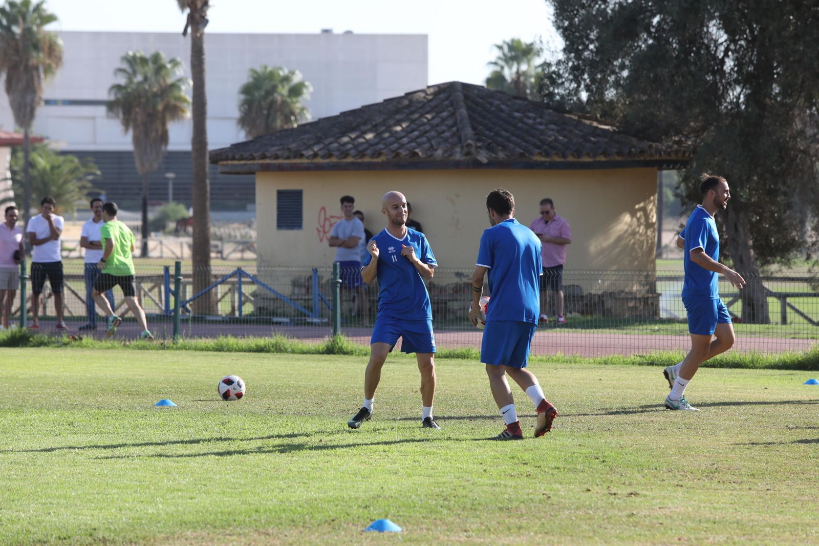 Javi Casares, con problemas físicos, es duda para jugar ante el Betis Deportivo.