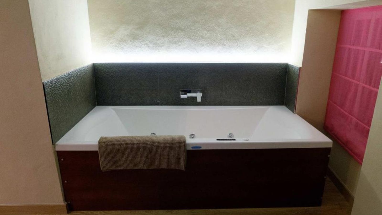 La bañera de hidromasaje.