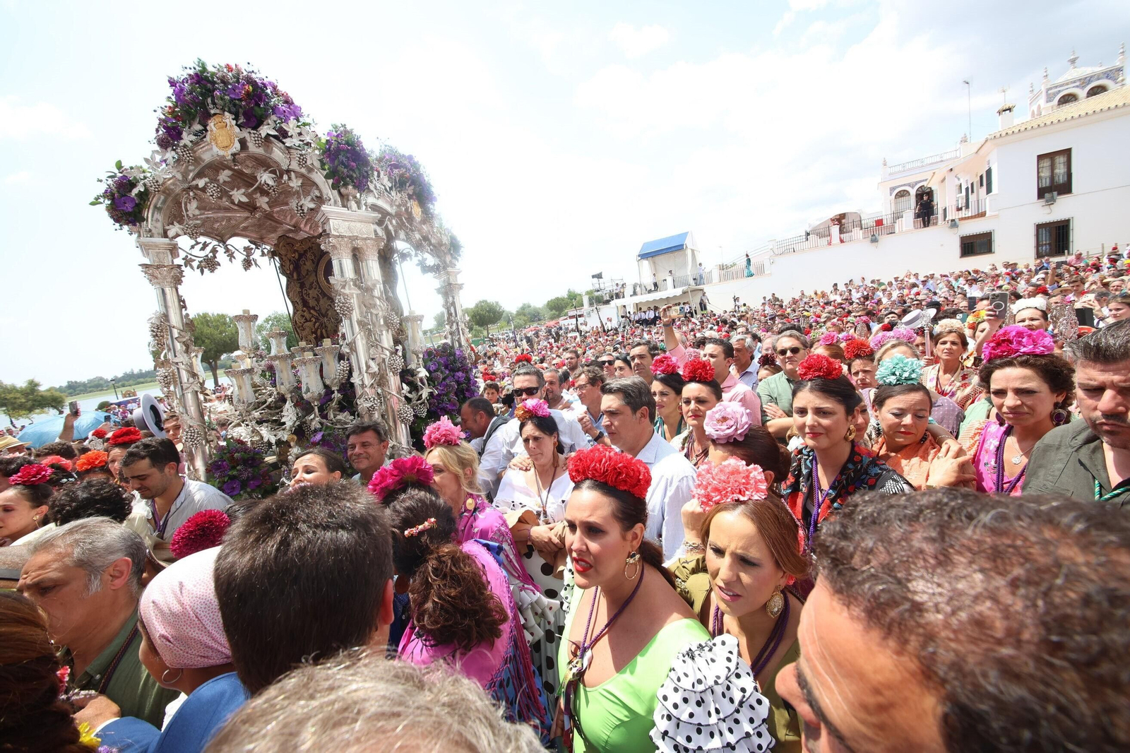 La Hermandad del Rocío de Jerez se presenta ante la Virgen