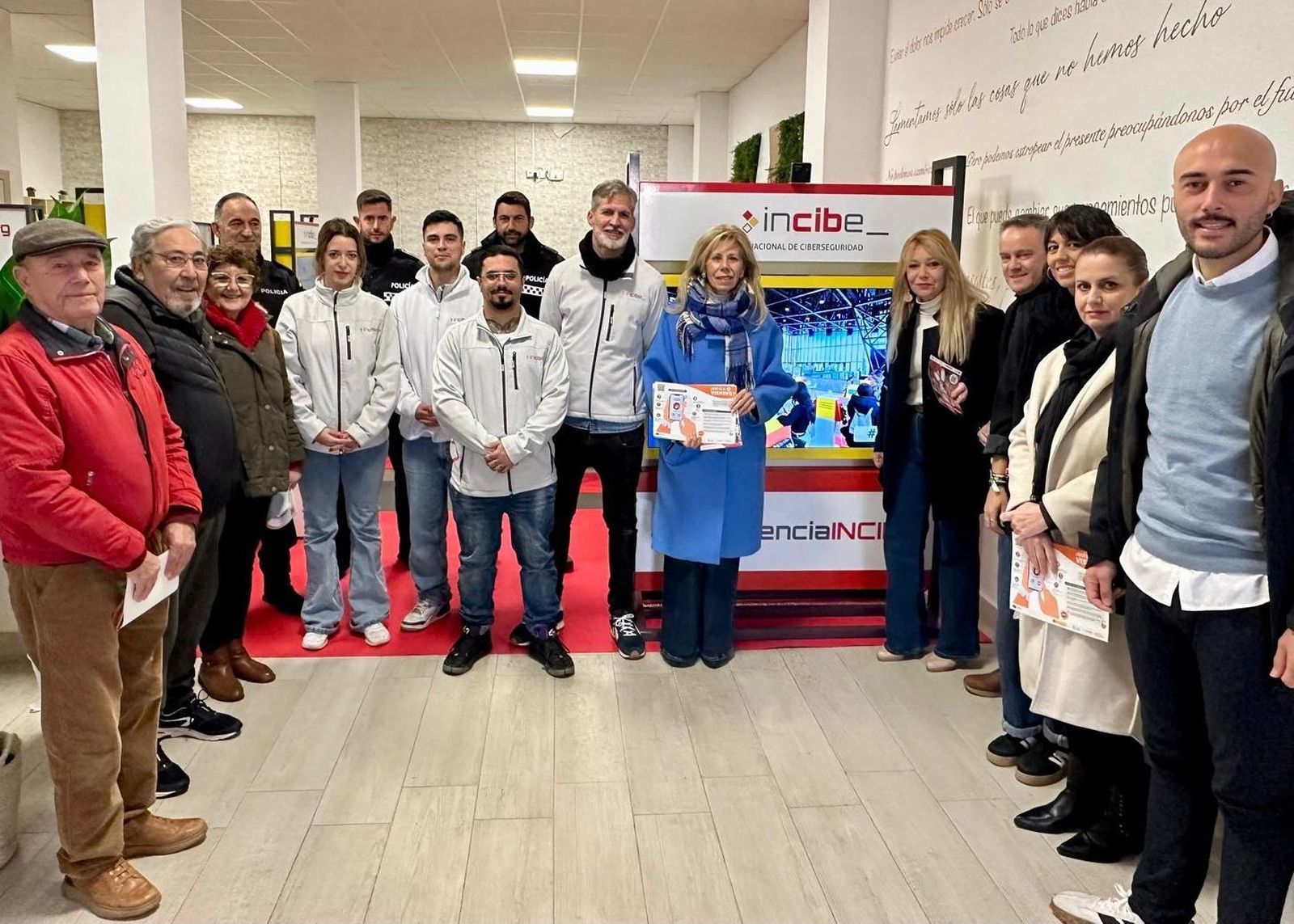 Visita de la subdelegada del Gobierno a la Experiencia Incibe en San Juan del Puerto.