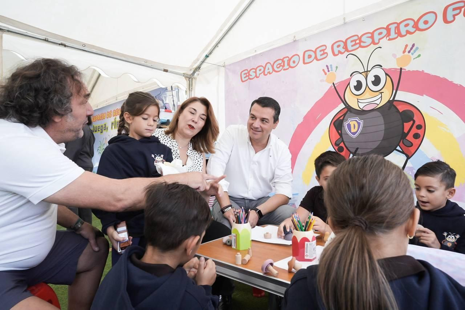 Inauguración del Espacio de Respiro Familiar del mercadillo de El Arenal.