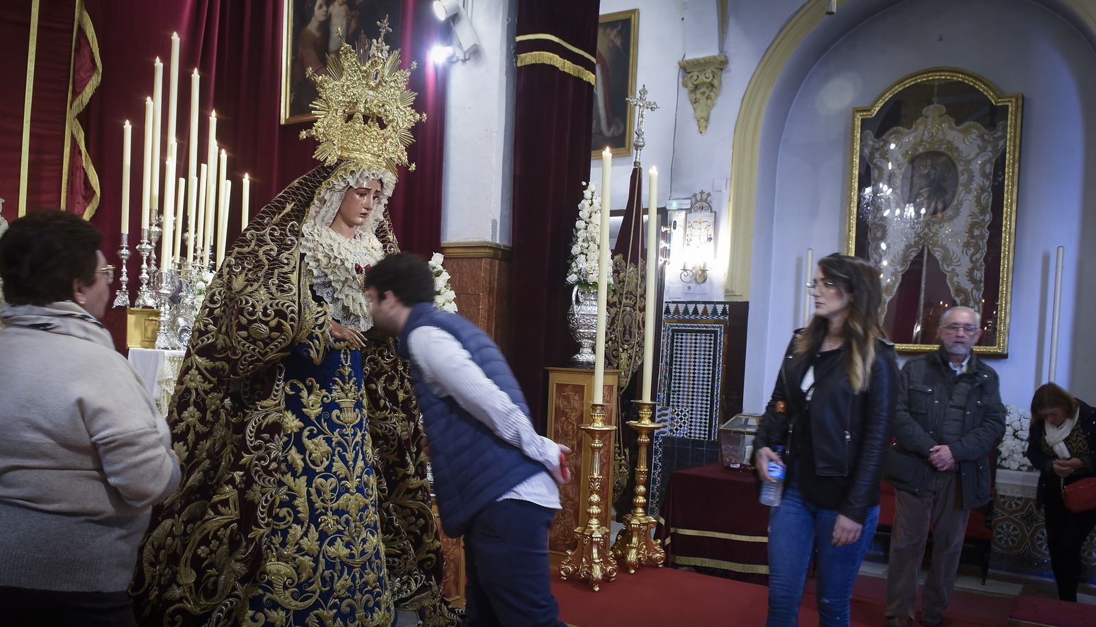 Las imágenes del besamanos de la Virgen de la O