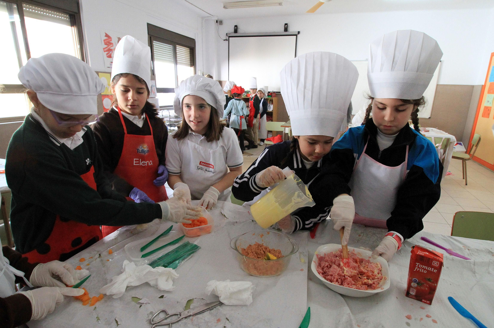 Imágenes del "Masterchef" realizado en las Teresianas con motivo de la celebración del 28-F