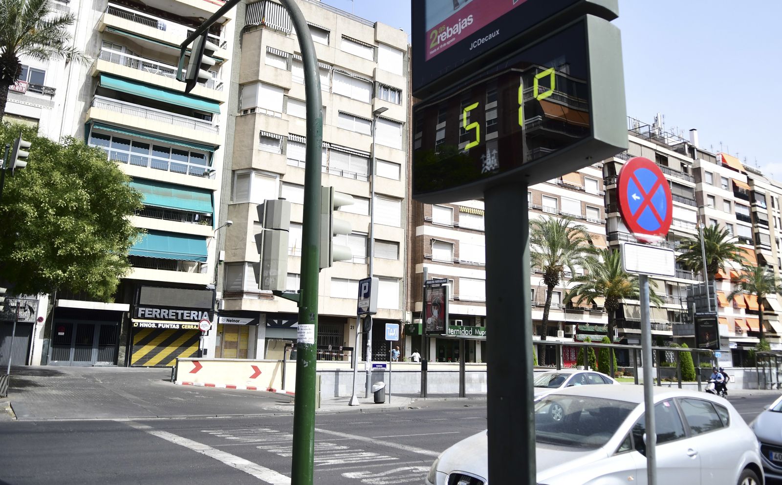 El termómetro del Paseo de la Victoria marca 51 grados.