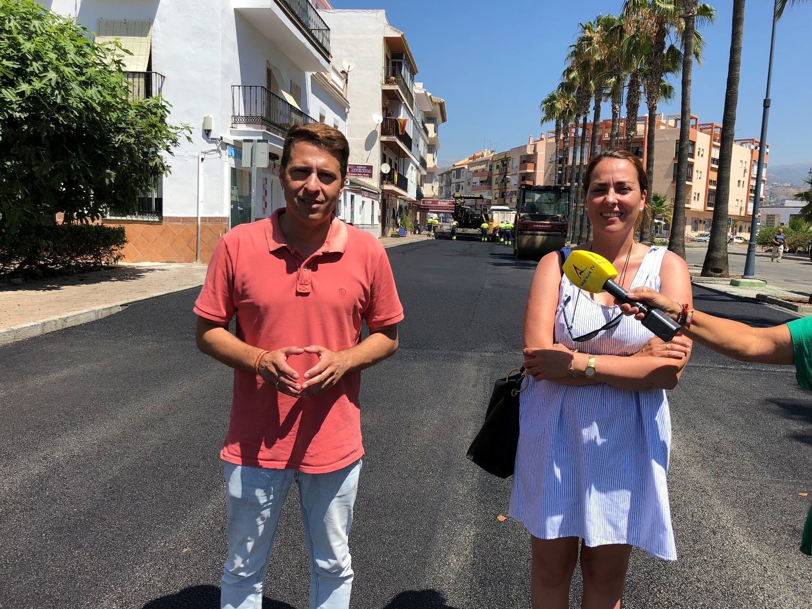 El alcalde de Torrox y la edil de Infraestructuras.