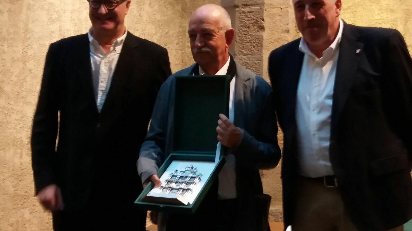 Recibiendo el premio Ciudad de Pamplona.