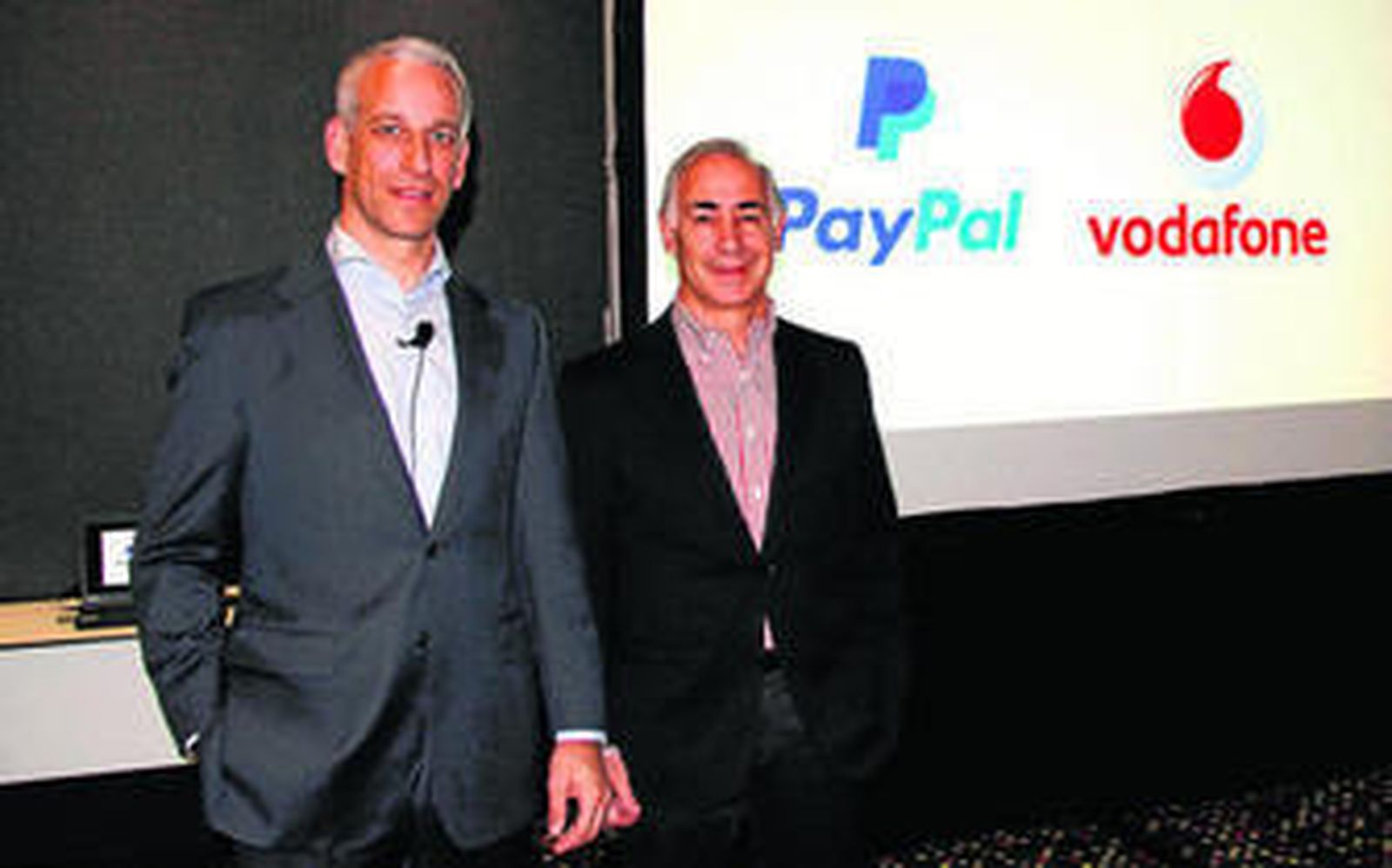 Raimundo Sala, director general de PayPal España y Portugal, y Antonio Coimbra, CEO de Vodafone España.