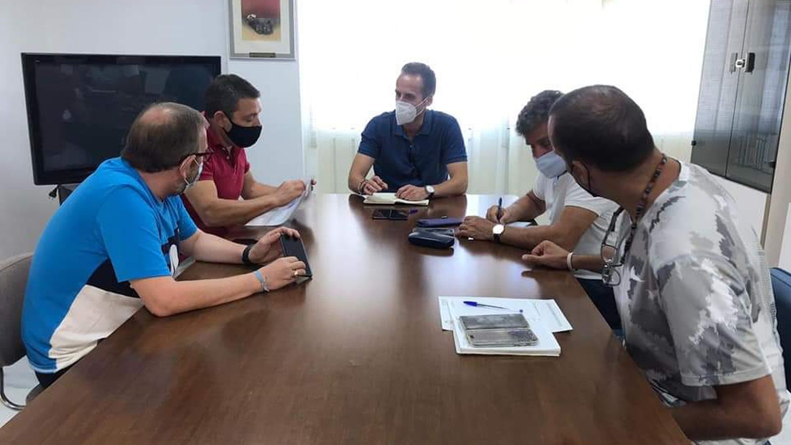 Reunión entre el Ayuntamiento y los organizadores de la carrera.