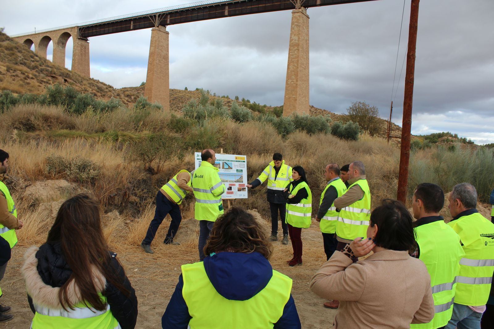 Adif inicia las obras del puente metálico sobre el arroyo Anchurón.