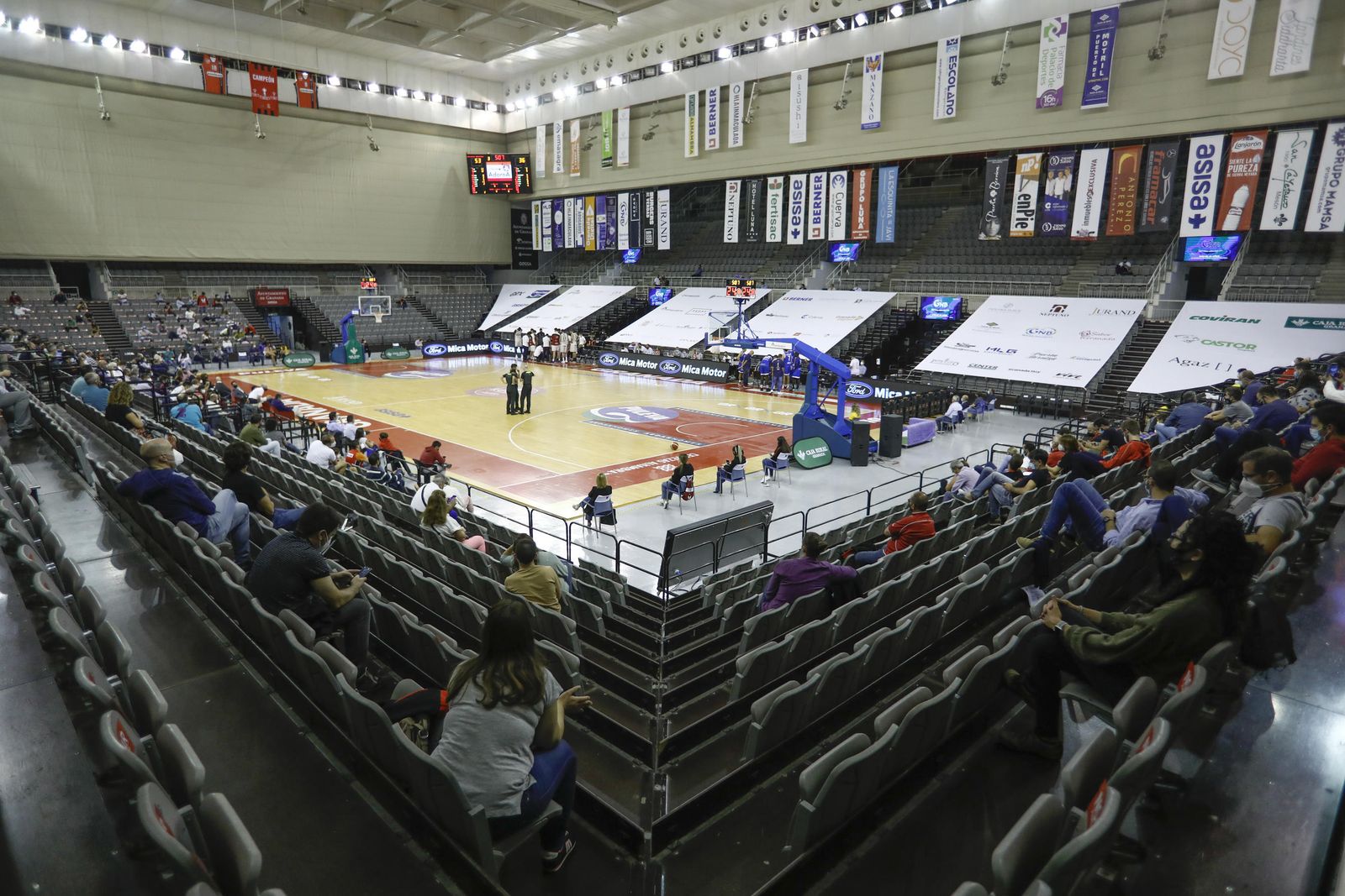 El Palacio de Deportes tardará tiempo en contar con una buena entrada de aficionados.