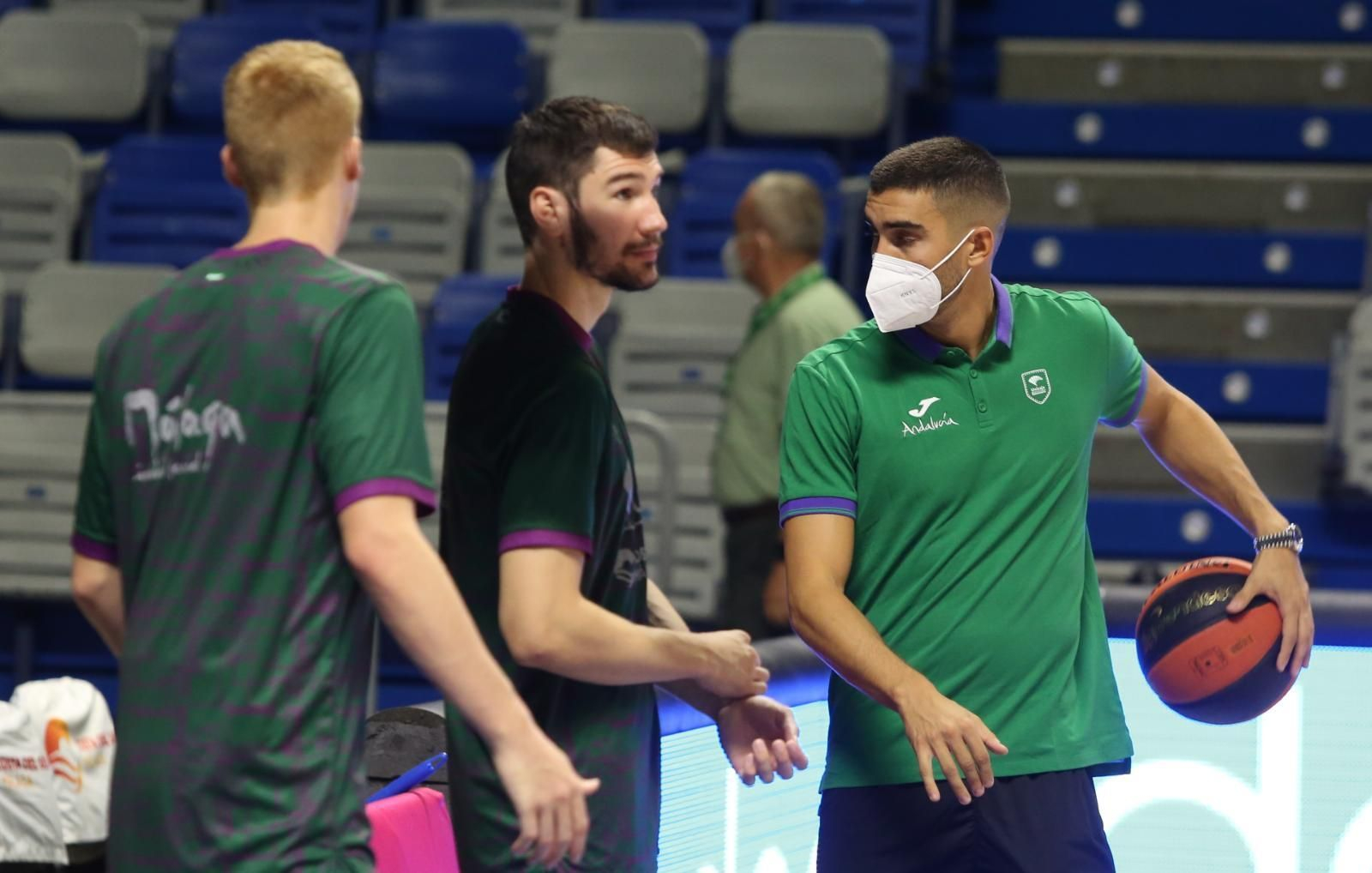 Así luce el Martín Carpena sin su afición en los prolegómenos de la visita del Barcelona