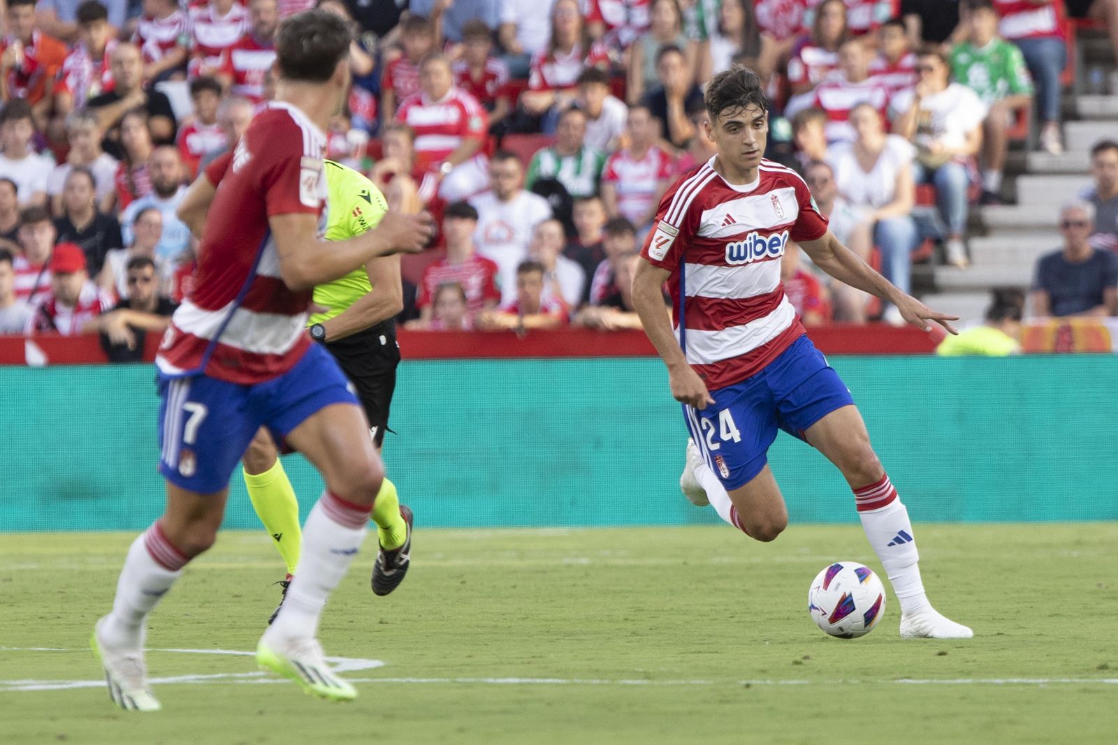 Ataque del Granada en el pasado partido ante el Betis
