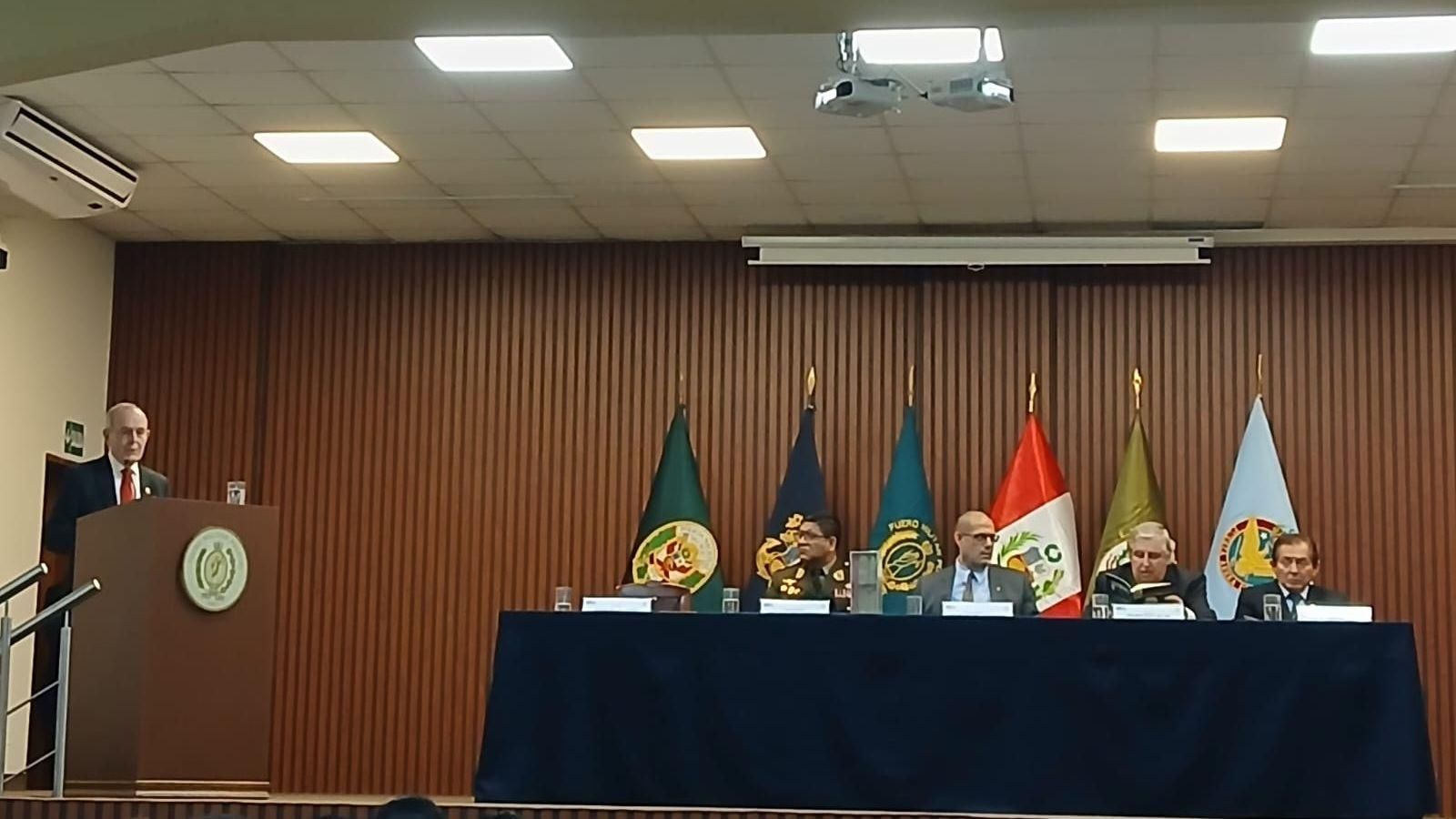 Antonio Millán, en un momento de su discurso de ingreso en el Fuero Militar de Perú.