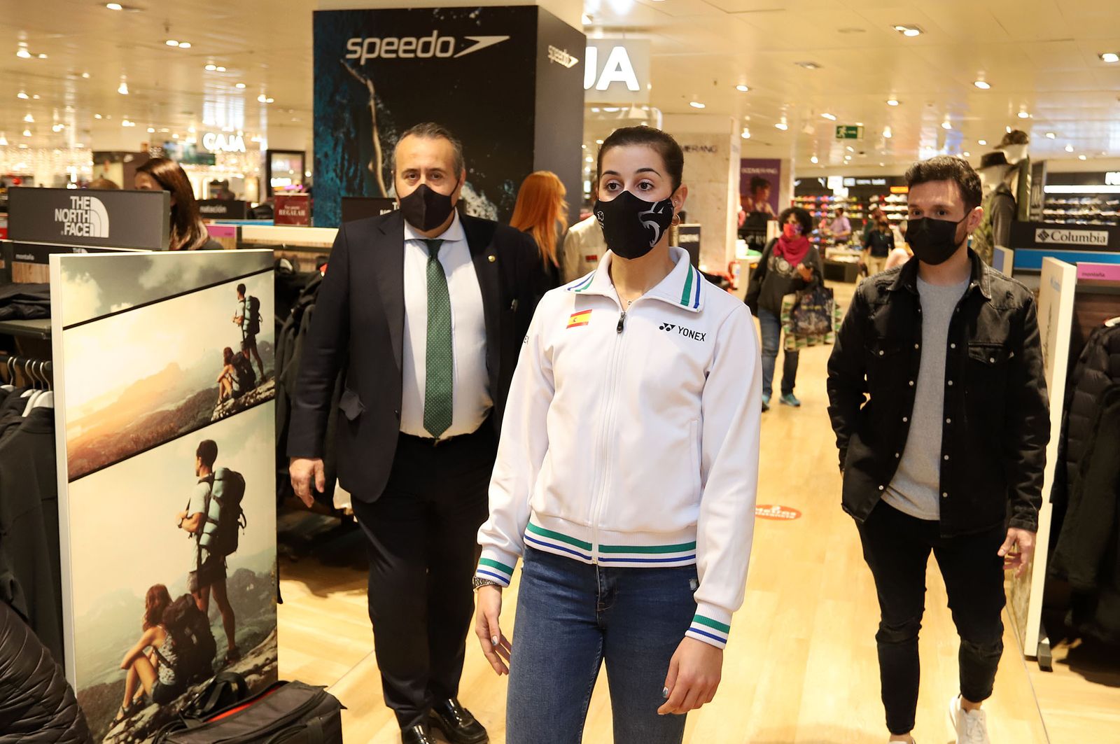 Huelva 2021: Carolina Marín firma autógrafos en el Corte Inglés de Huelva durante el Mundial de Bádminton
