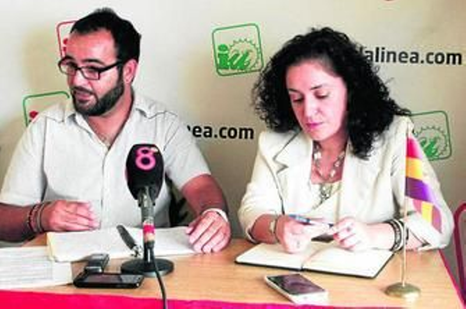Inmaculada Nieto, junto a Manuel Sánchez Cárdenas durante la rueda de prensa ofrecida ayer.