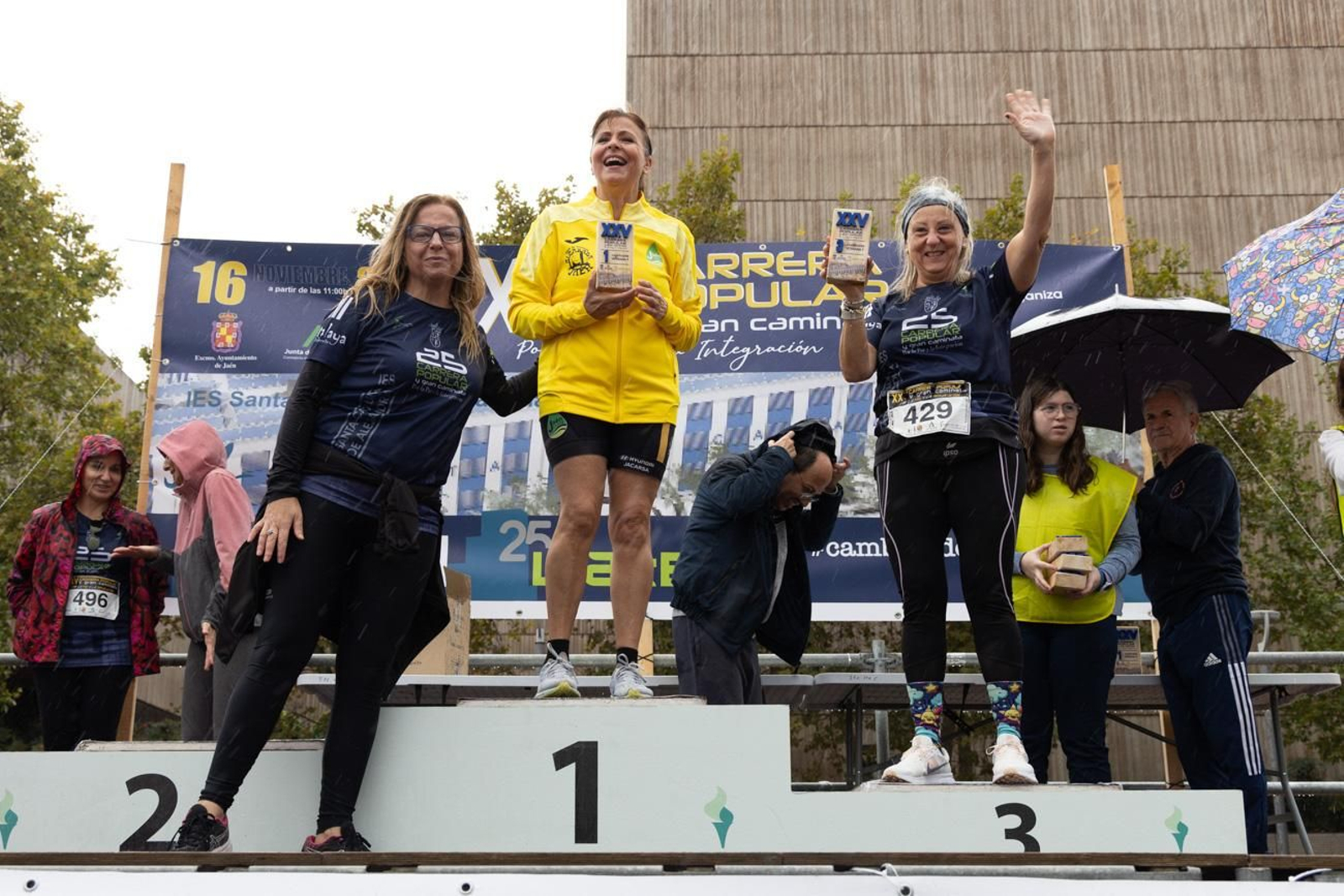 Atletismo por la paz y la integración en la XXV Carrera y Caminata del IES Santa Catalina de Alejandría (II)