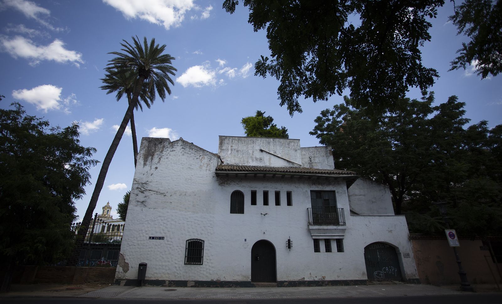 El inmueble ocupado era el antiguo consulado de Chile, en el número 3 de la calle Rábida.