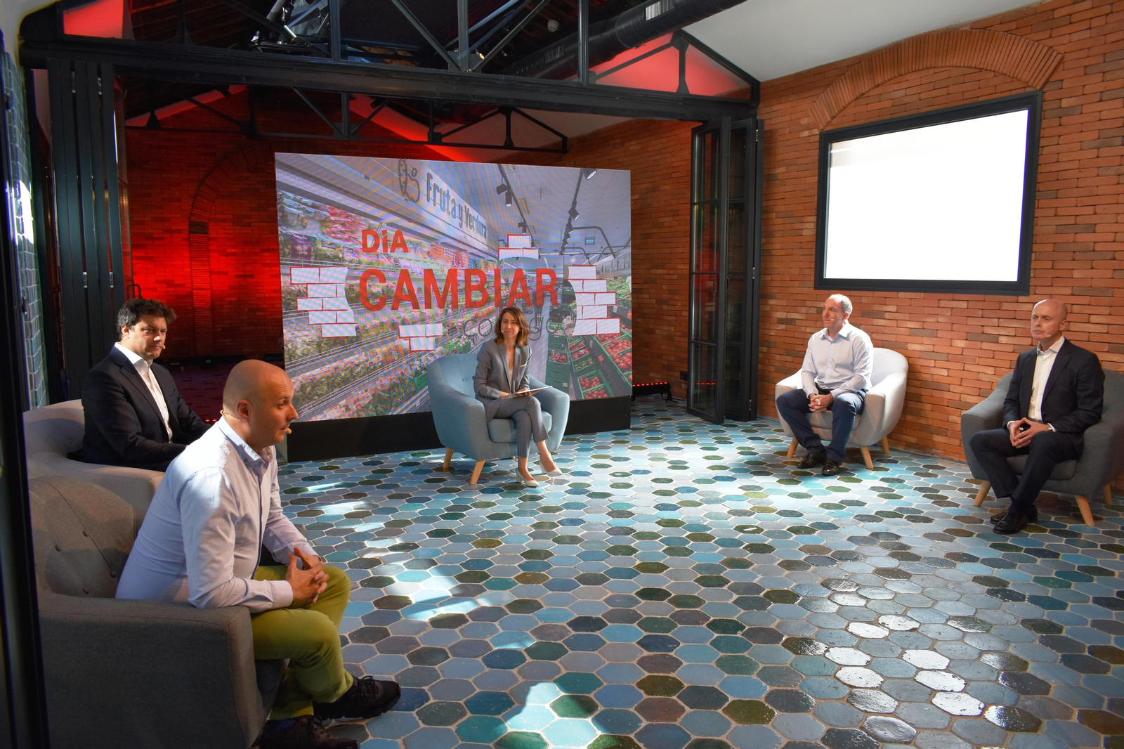 Los directivos de Dia explican la estrategia de la firma a sus proveedores