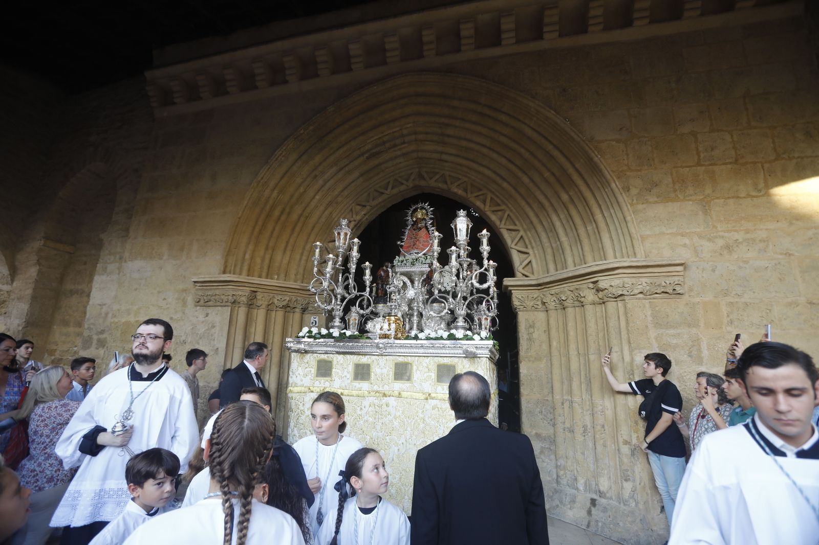 La procesión de la Virgen de Villaviciosa de Córdoba, en imágenes