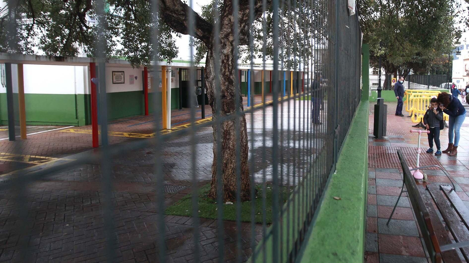 Entrada al colegio San Isidro Labrador en Los Barrios