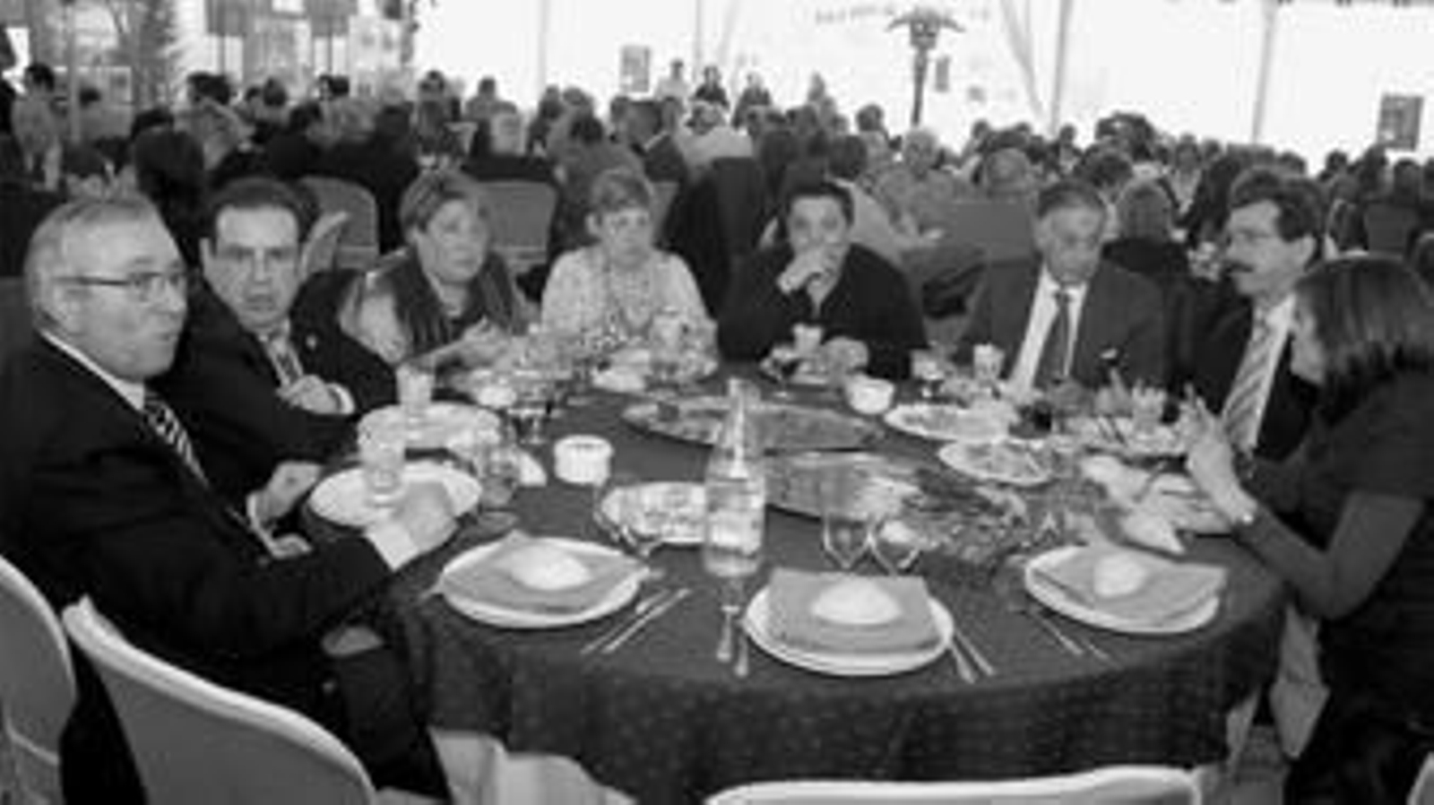 El almuerzo de convivencia es uno de los actos más emotivos para los vecinos de San Sebastián.