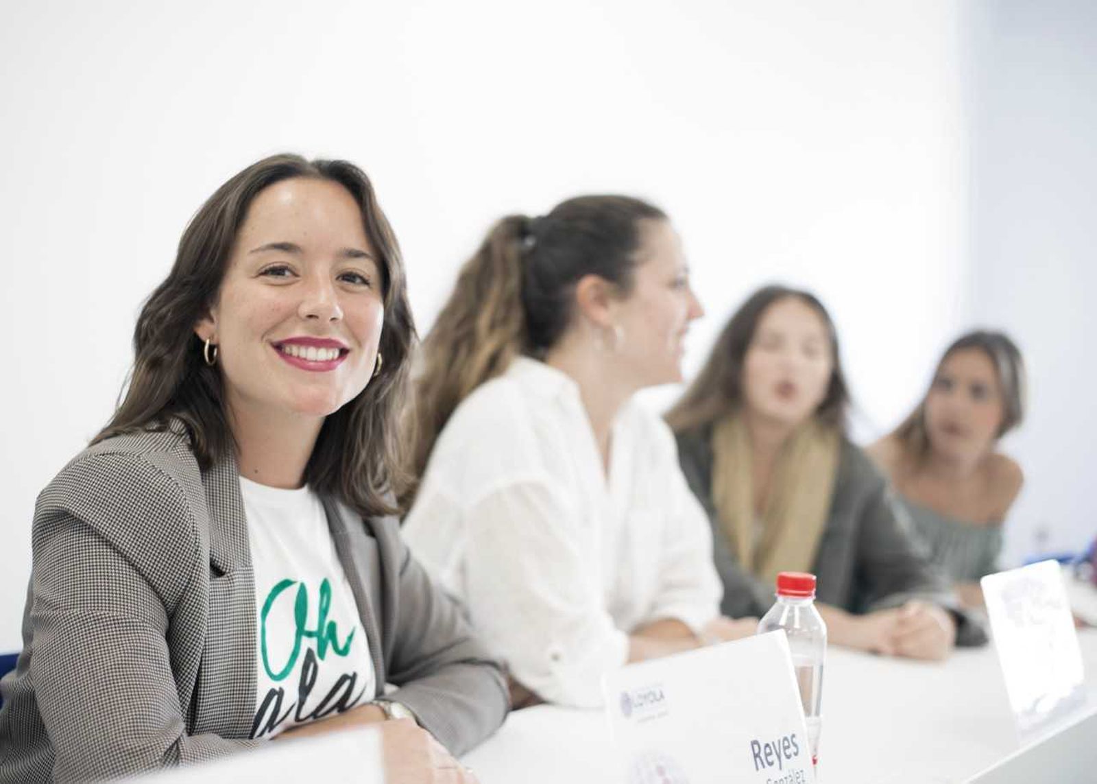 Alumnas de la escuela de postgrado de la Universidad Loyola.