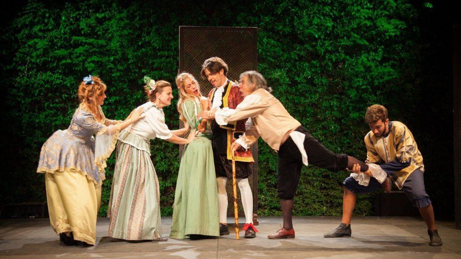 La compañía Viento Sur actúa en el antiguo Hotel Triana.