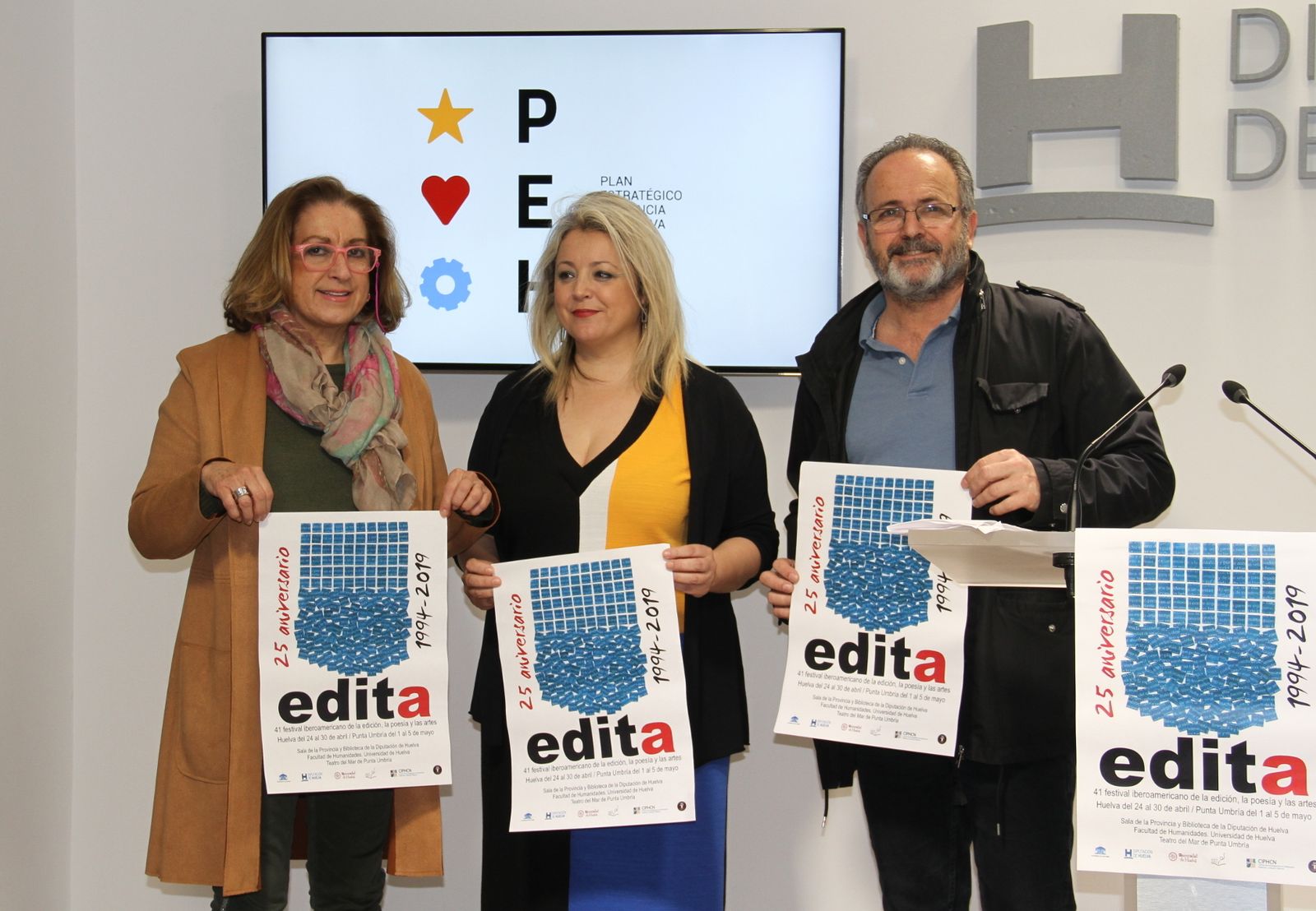 La concejal puntaumbrieña Antonia Hernández; la diputada Lourdes Garrido; y el organizador, Uberto Stabile.