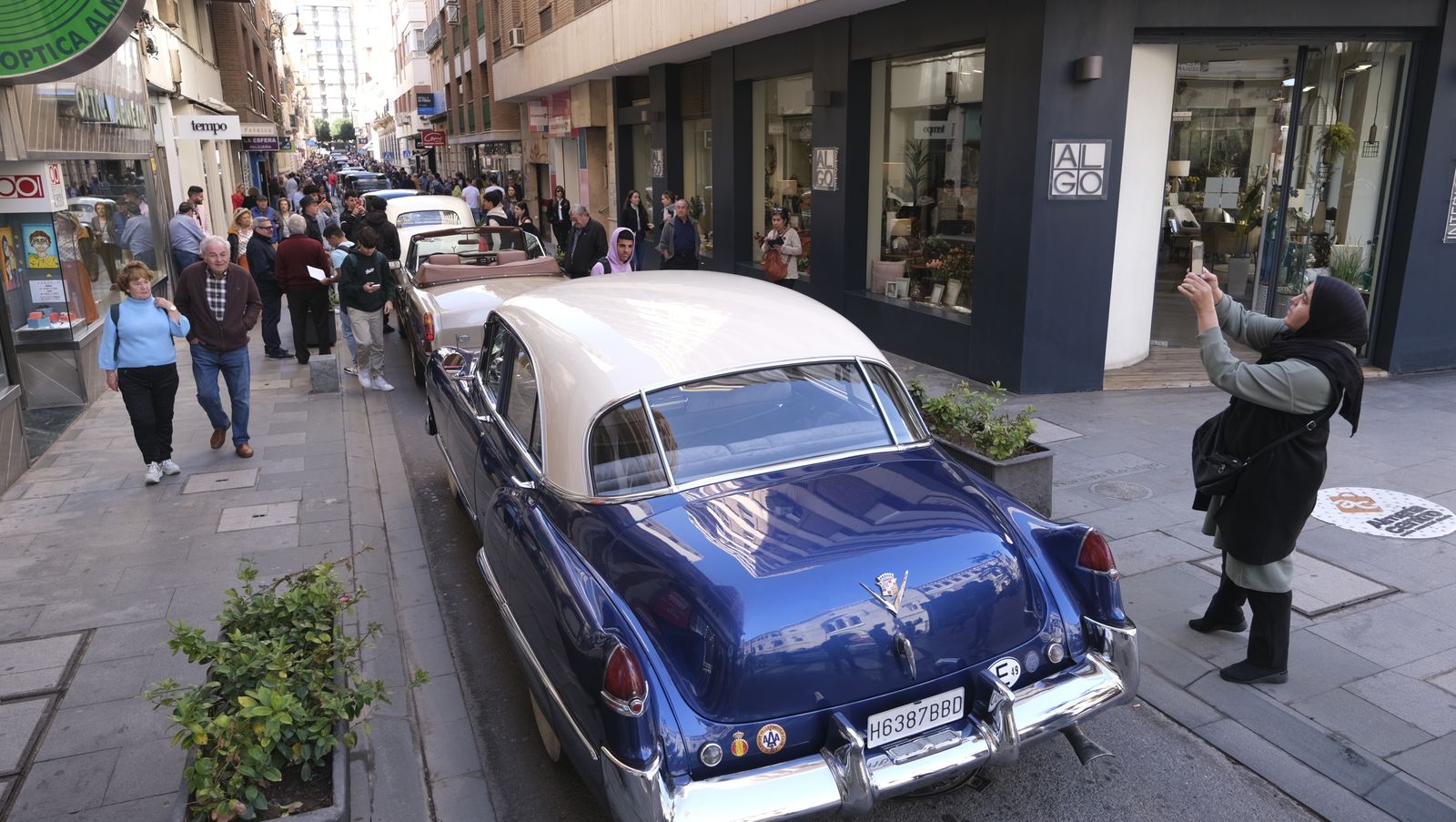 La 33 Ruta de Automóviles Antiguos toma las calles de Almería
