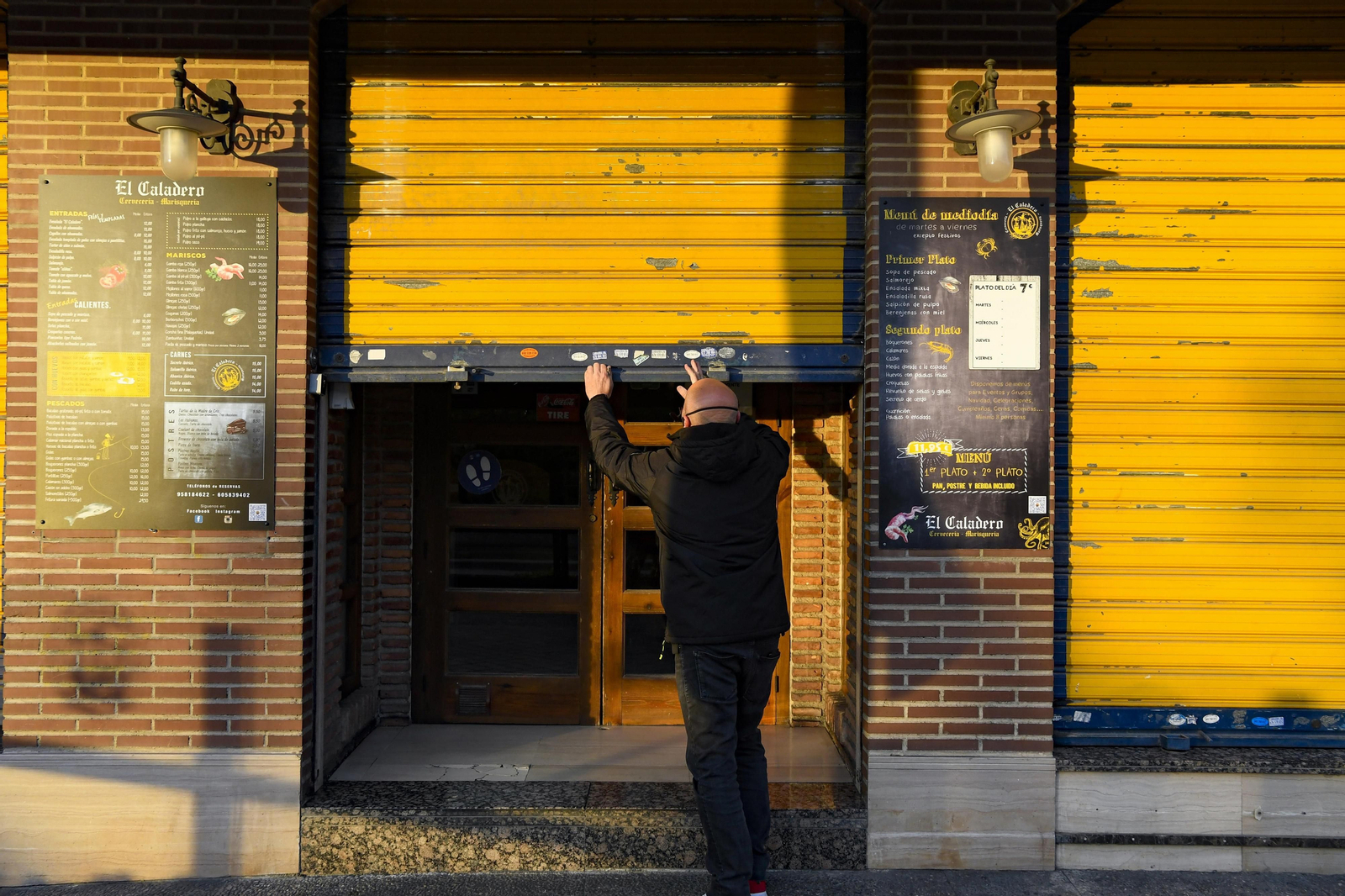 Fotos: los bares de Granada vuelven a cerrar a las ocho de la tarde por el coronavirus