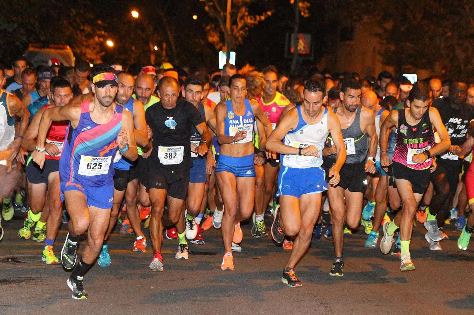 La VII Carrera Nocturna de Huelva en imágenes