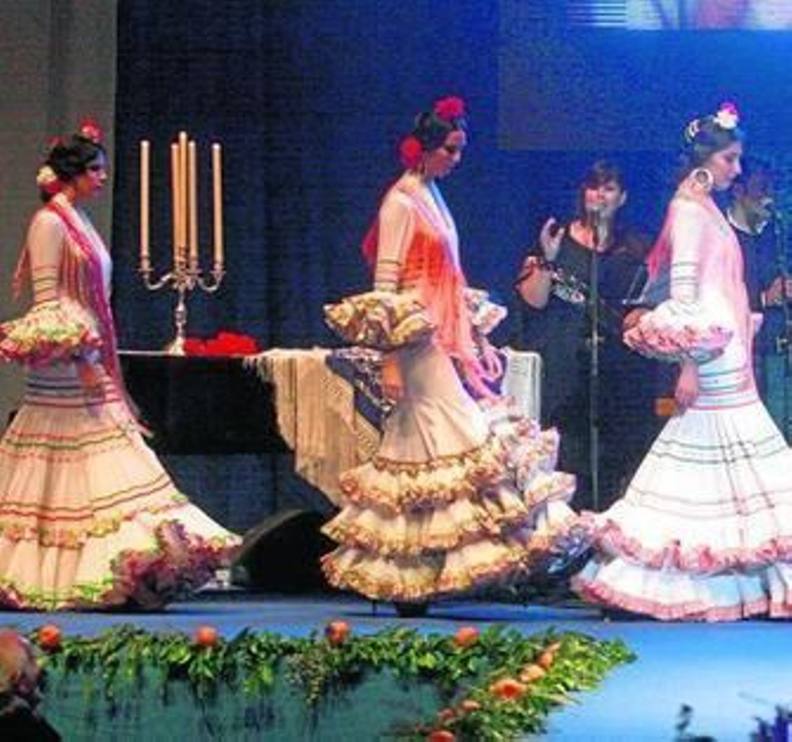 Pase de moda flamenca, con sello onubense.