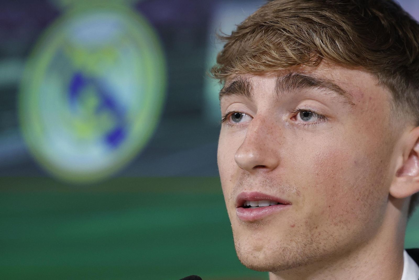 Las fotos del malagueño Dean Huijsen en su presentación con el Real Madrid