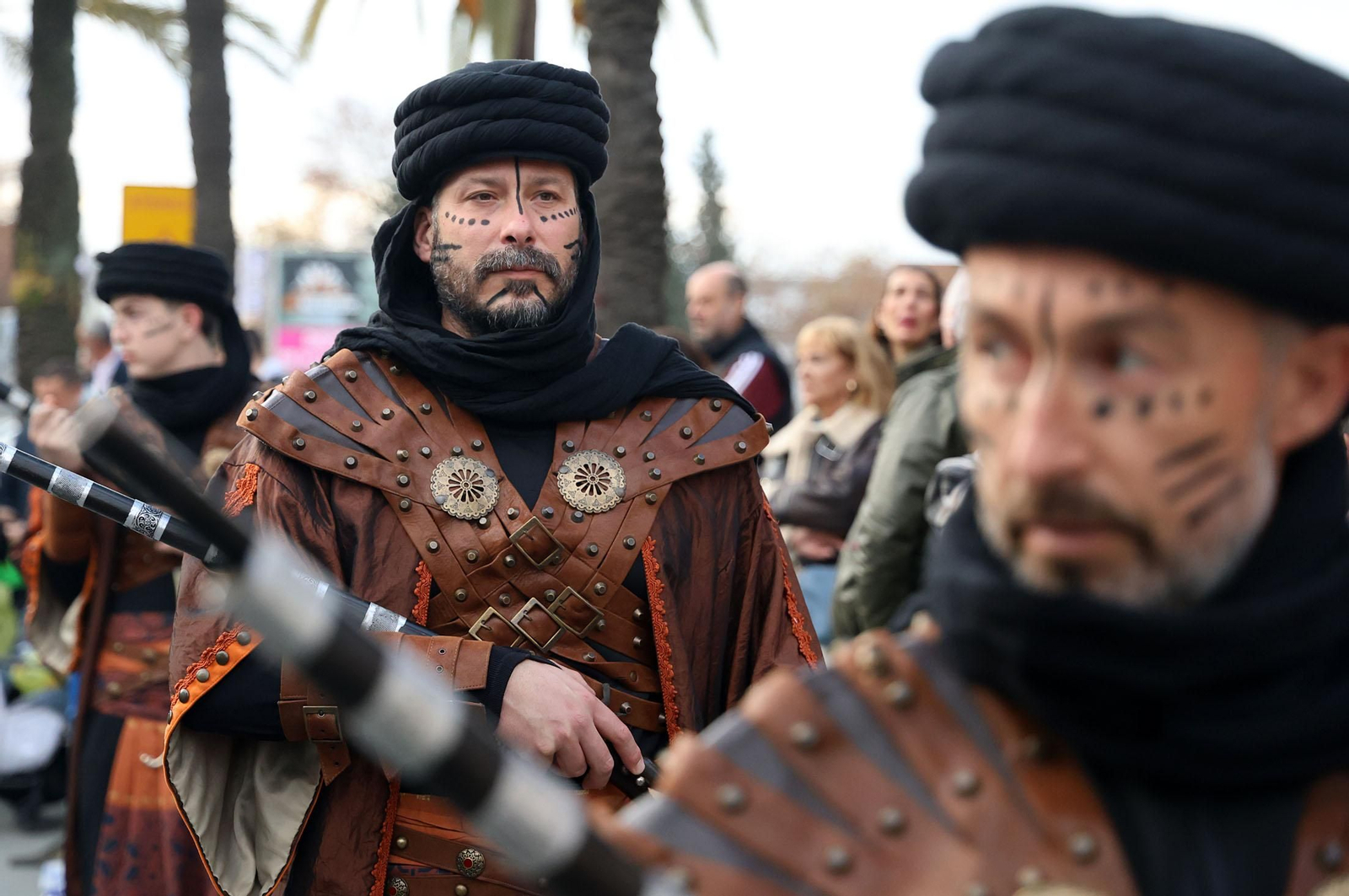 Imágenes del Heraldo Real anunciando la llegada de los Reyes Magos a Huelva