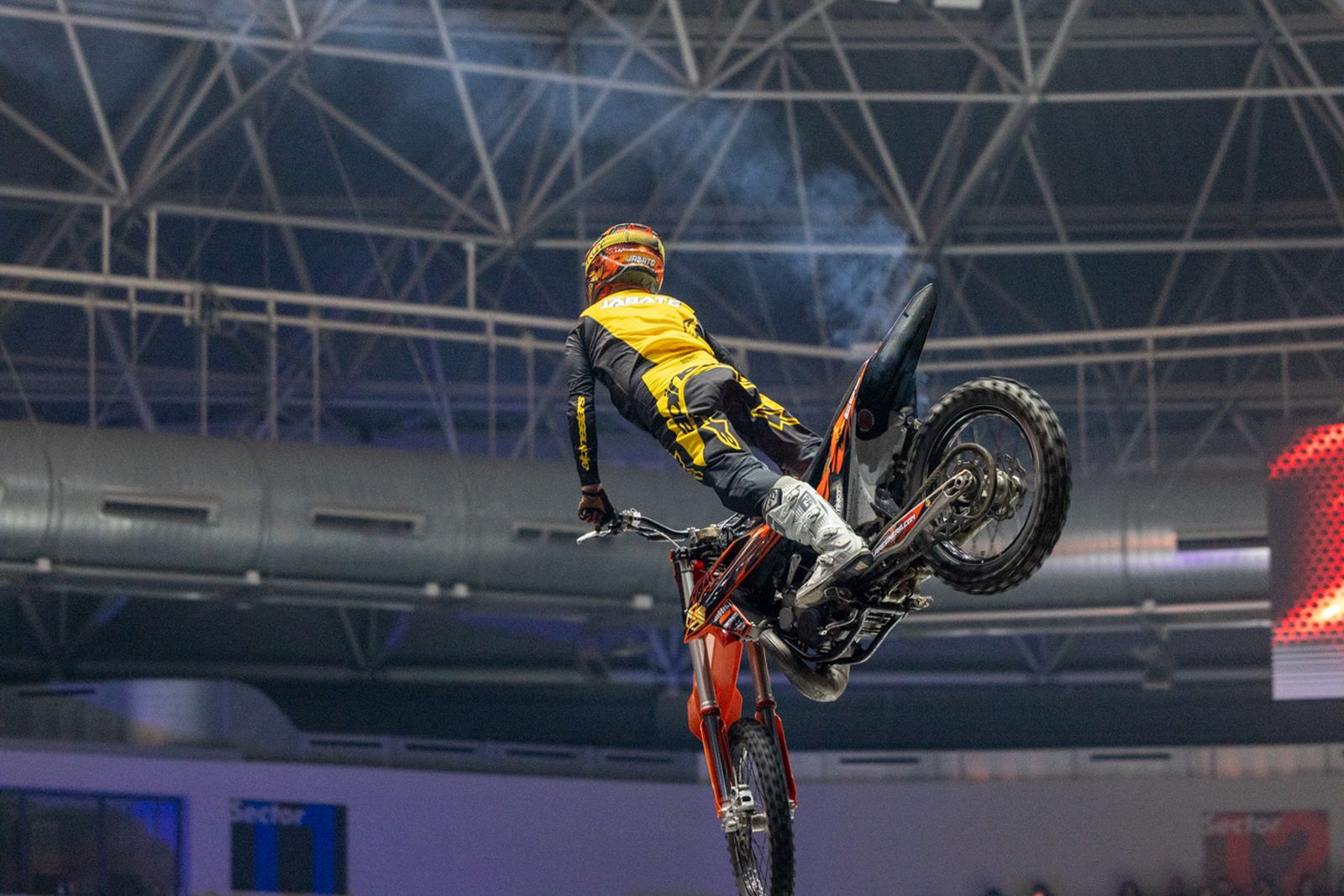 En imágenes: el Olivo Arena vibra con piruetas y motor en estado puro en el Soloflow Freestyle (1)