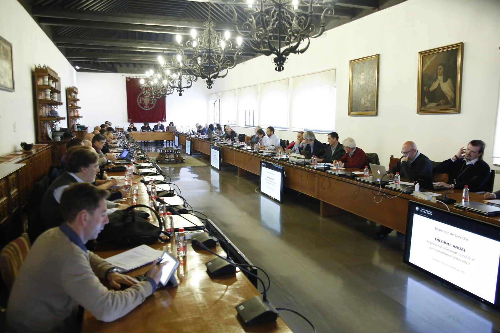 Imagen de archivo de una sesión anterior de consejo de gobierno de la UGR.