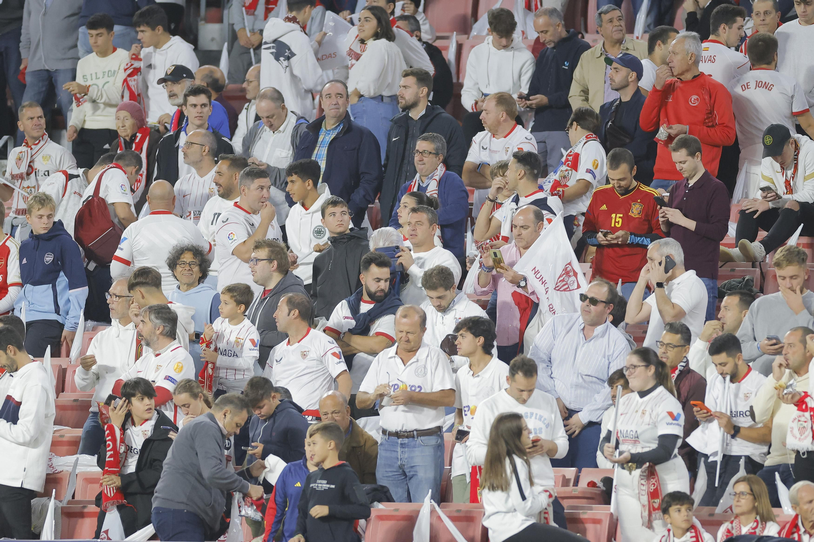 Búscate en las fotos del Sevilla-Arsenal