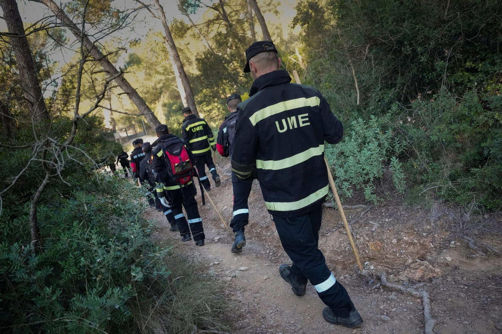 Miembros de la UME rastrean la sierra de Collserola