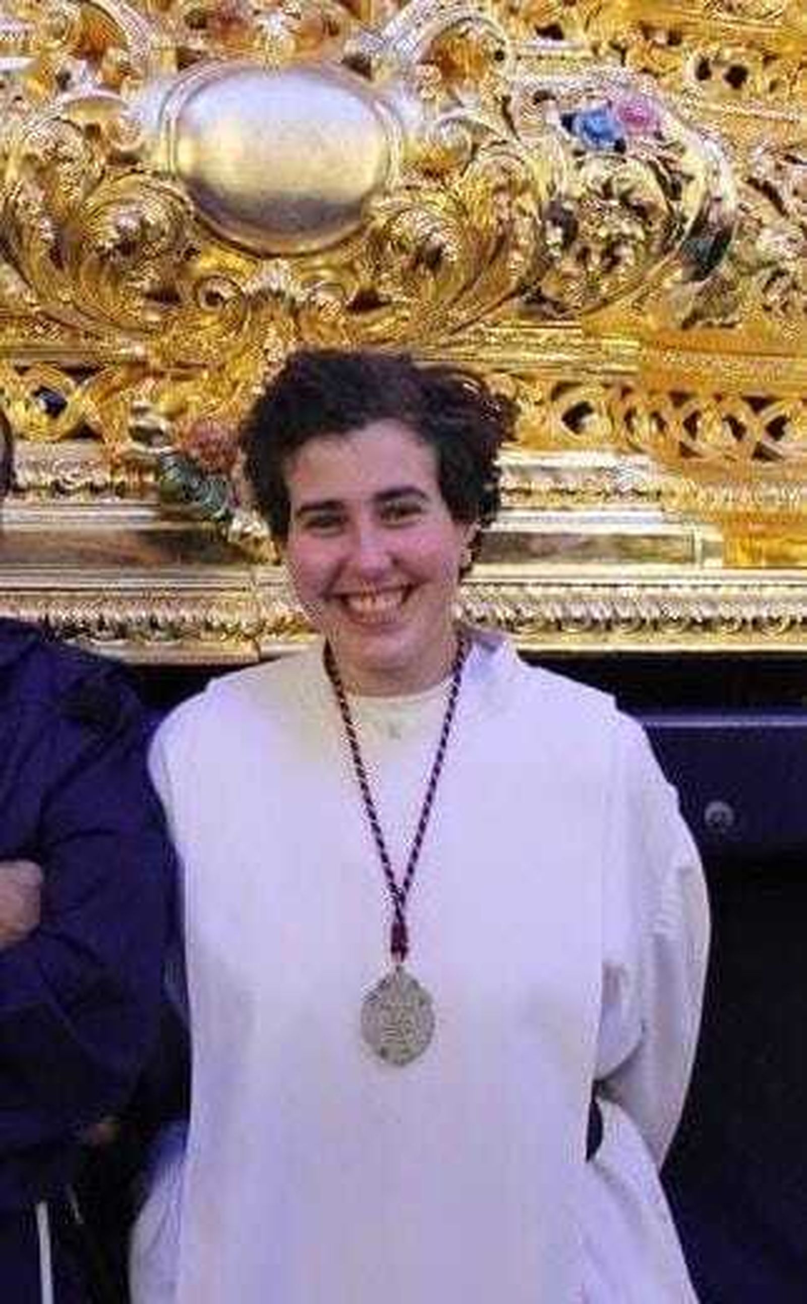 Alba Pérez, hermana y mujer de trono del Cristo de la Esperanza en su Gran Amor