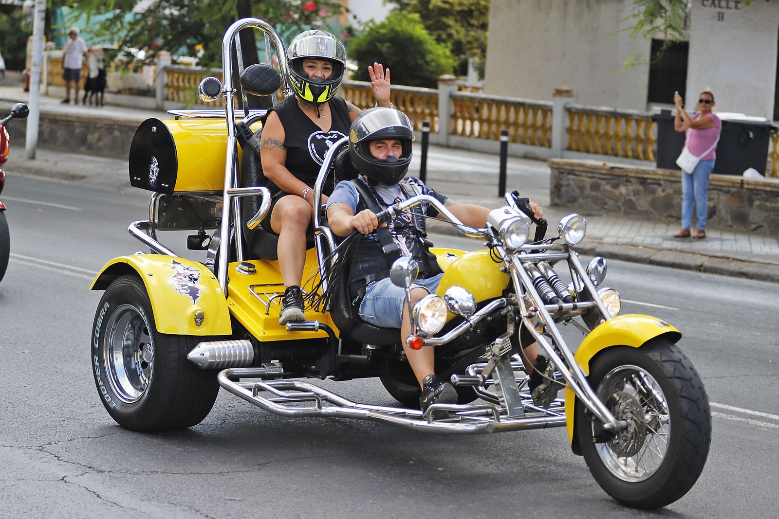 Las motos del club Descubridores toman las calles de Huelva