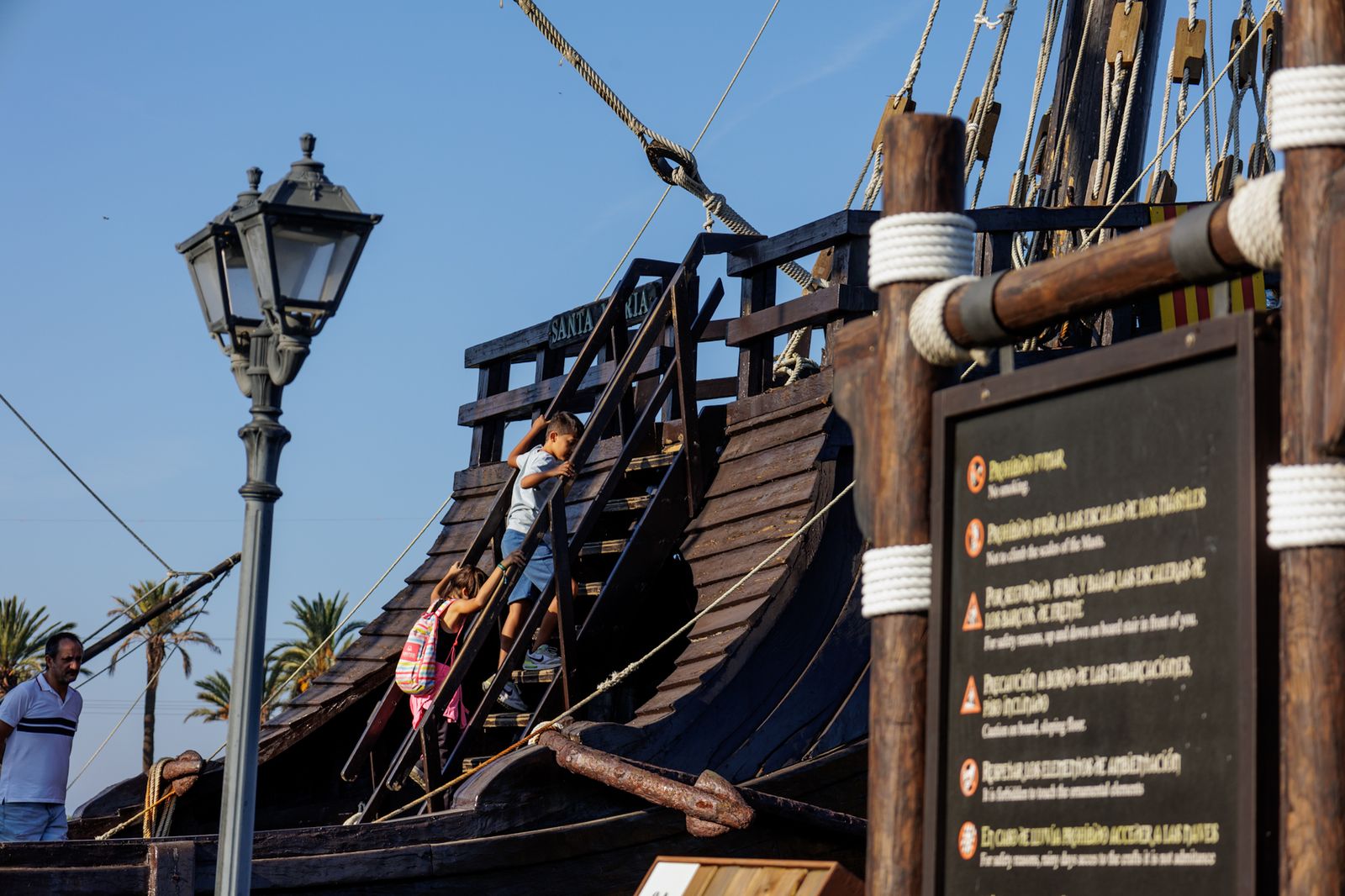 Las imágenes del Muelle de las Carabelas este 12 de octubre
