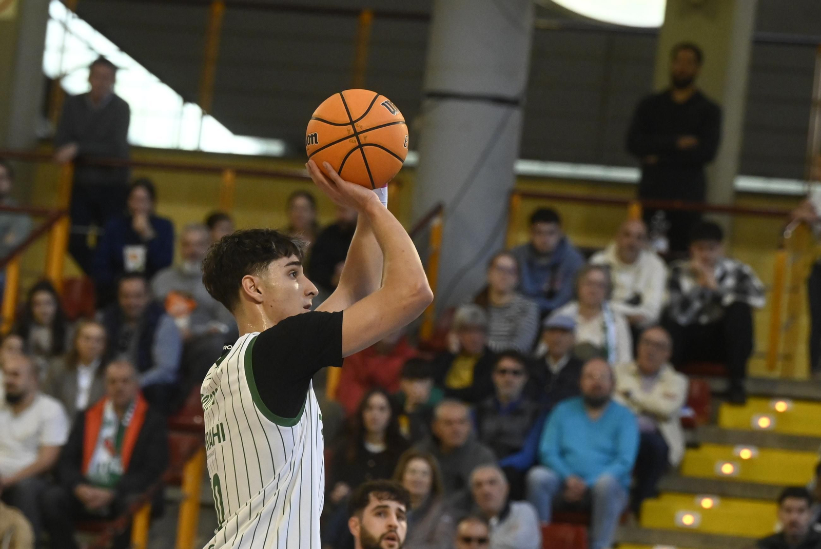 Las mejores fotos del ambiente en Vista Alegre para el Coto Córdoba - Logrobasket