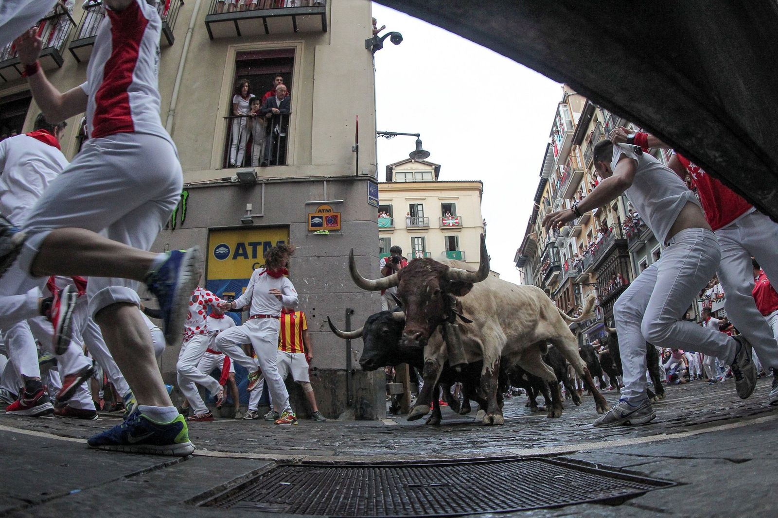 El sexto encierro de los Sanfermines, en imágenes