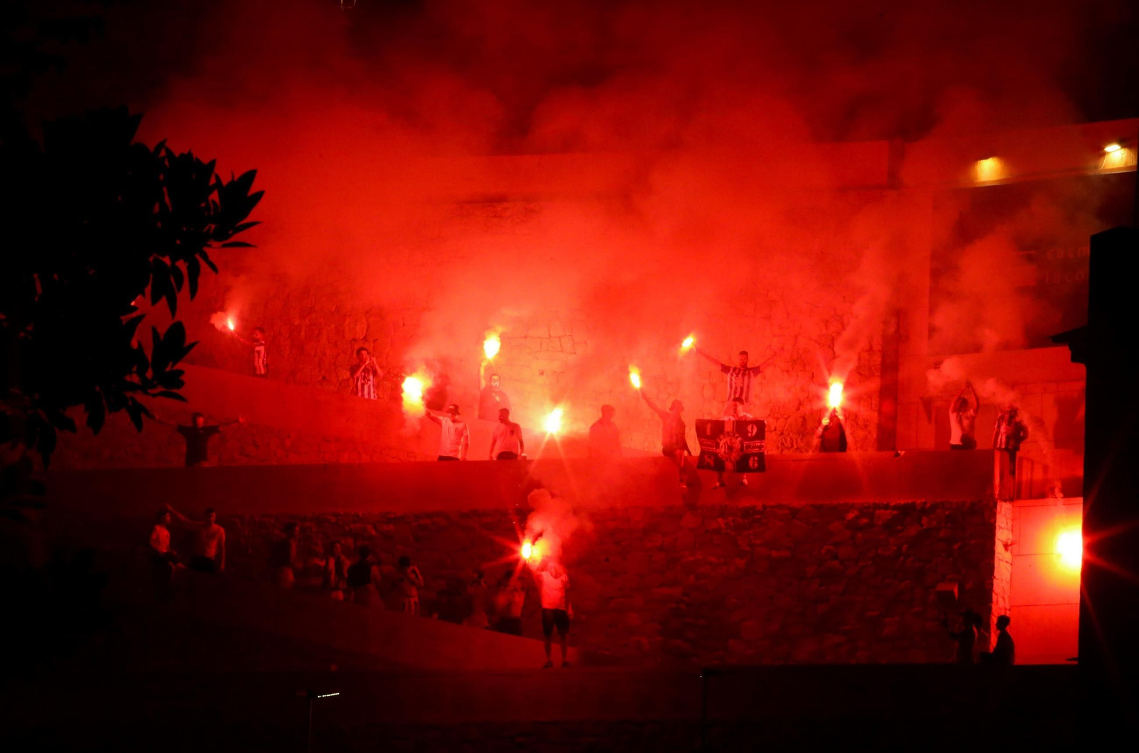Así fue la locura del ascenso del Málaga CF en Tarragona