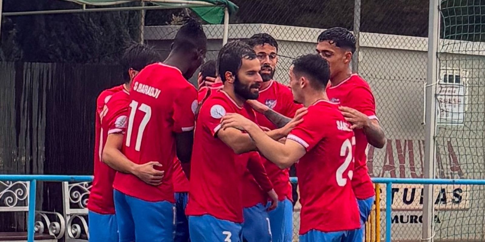 El Estepona respira (0-3) y el Atlético Malagueño se hunde más (3-0)