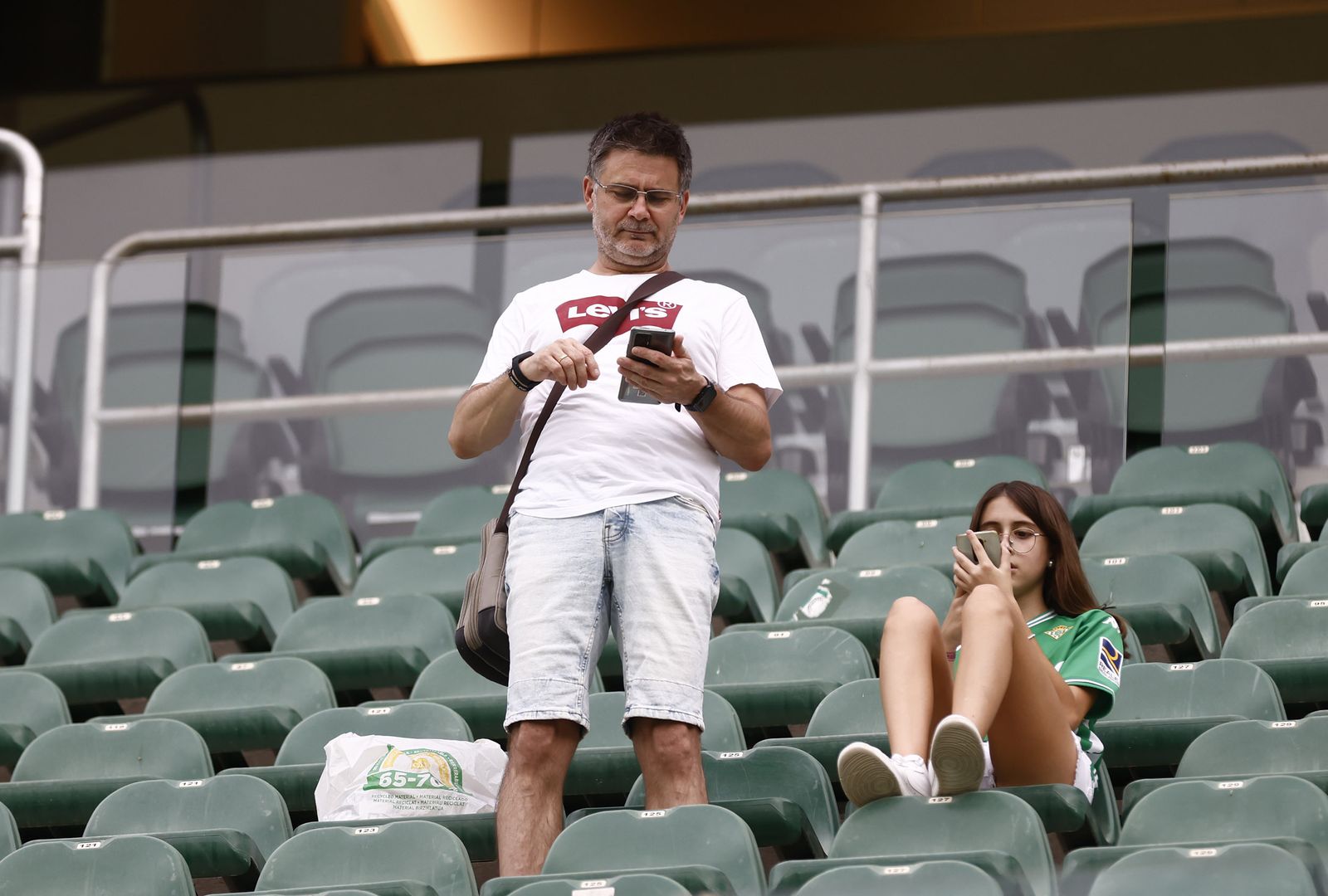 Búscate en las fotos del partido Betis-Villarreal