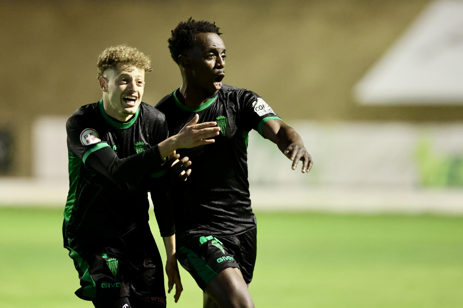 Las mejores fotos del ambiente en El Maulí para el Antequera - Córdoba CF