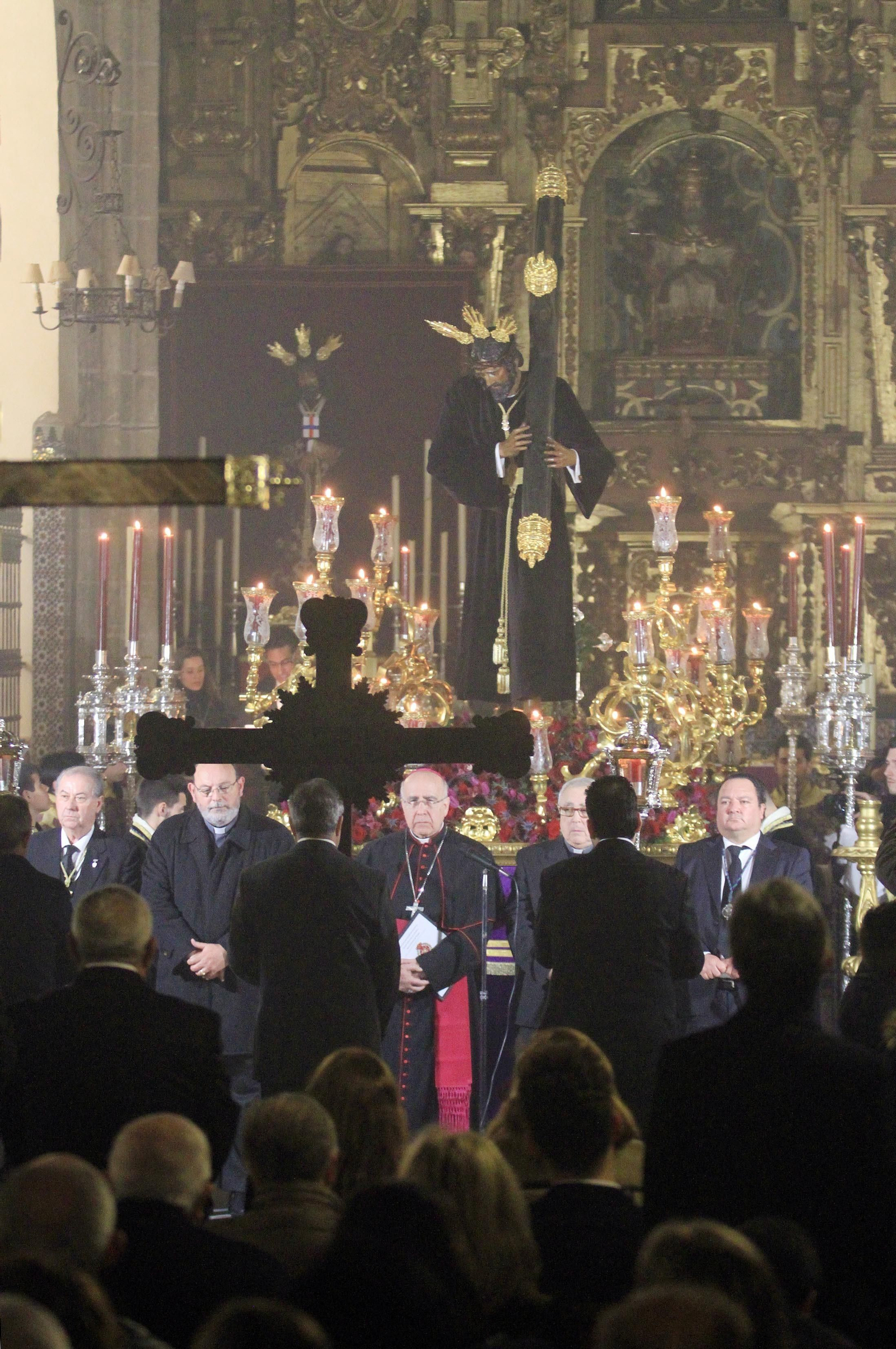 Imágenes del Vía Crucis Oficial de la Semana Santa presidido por el Señor de Pasión