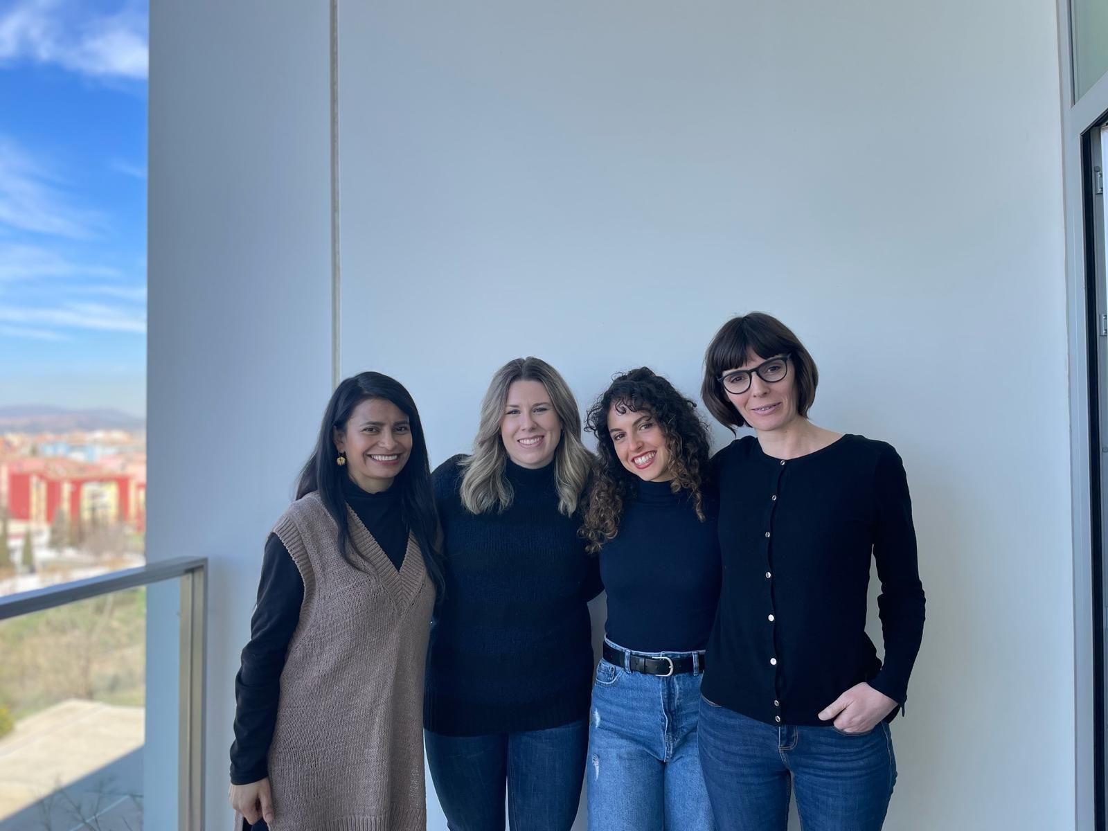 El grupo de investigadoras, en una imagen facilitada por la UGR.