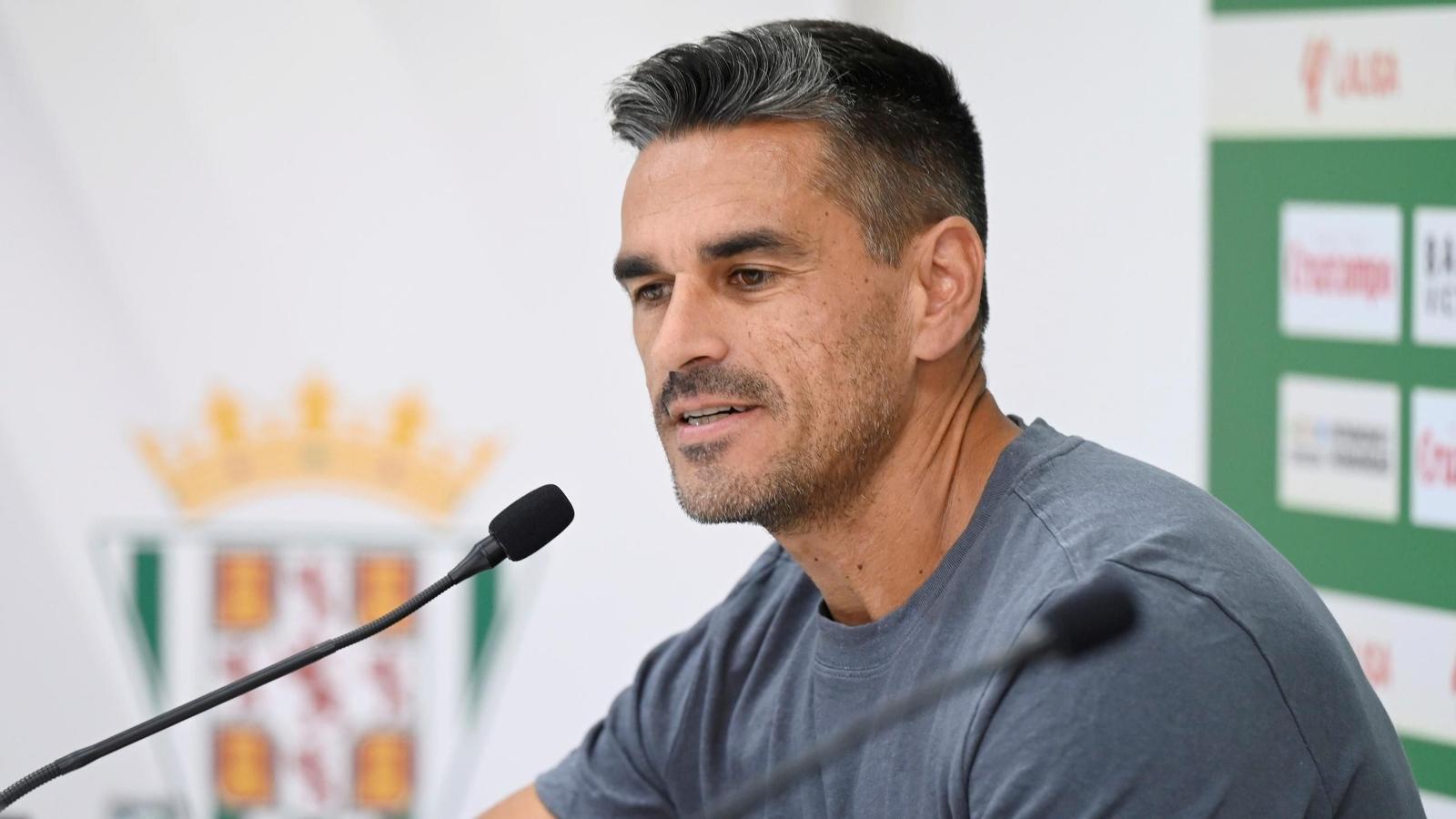 Juanito, director deportivo del Córdoba CF, en la sala de prensa de El Arcángel.